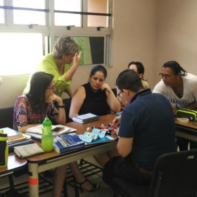 Equipo de jueces trabajando en equipo