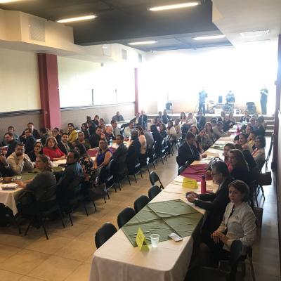Invitados presentes disfrutando de actividad del Encuentro Jurisdicción Laboral