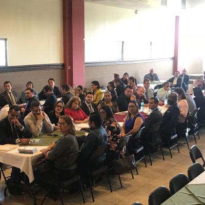 Invitados presentes disfrutando de actividad del Encuentro Jurisdicción Laboral