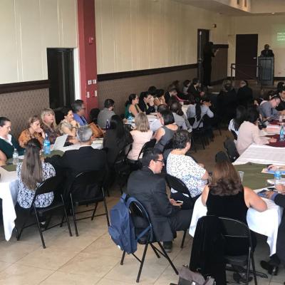Invitados presentes disfrutando de actividad del Encuentro Jurisdicción Laboral