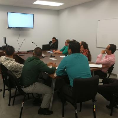 Personas reunidas en actividad
