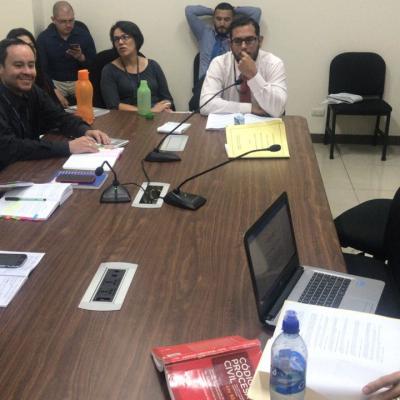 Personas reunidas en actividad