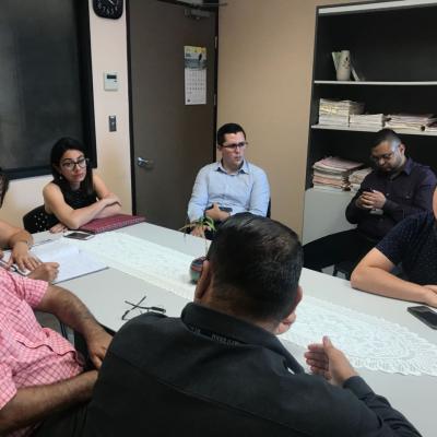 Equipo de trabajo en una reunión 