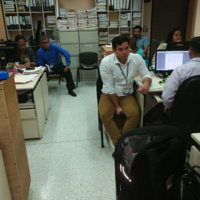 Equipo de trabajo en una reunión
