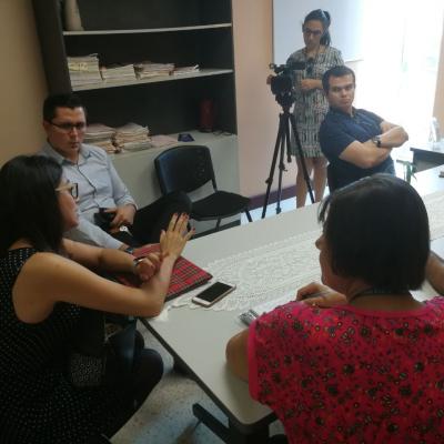 Grupo de personas en una reunión