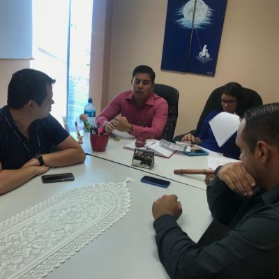 Grupo de personas en una reunión