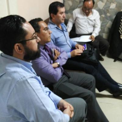 Grupo de personas sentadas