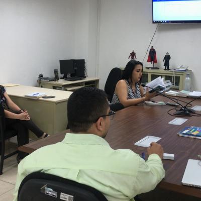 Grupo de trabajo durante una reunión