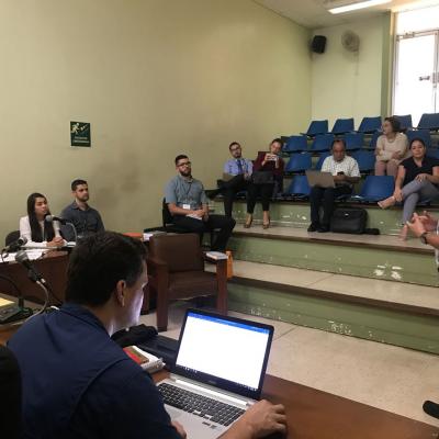 Grupo de personas reunidas